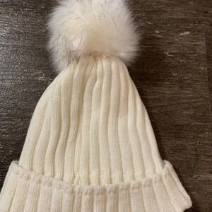 Cream Beanie Thick Knit Fuzzy Pom Pom Winter Ski NWOT‎